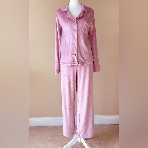 Juicy Couture Women’s Velvet Fleece Button Down Shirt and Pants Mauve Pajama Set - Picture 6 of 11